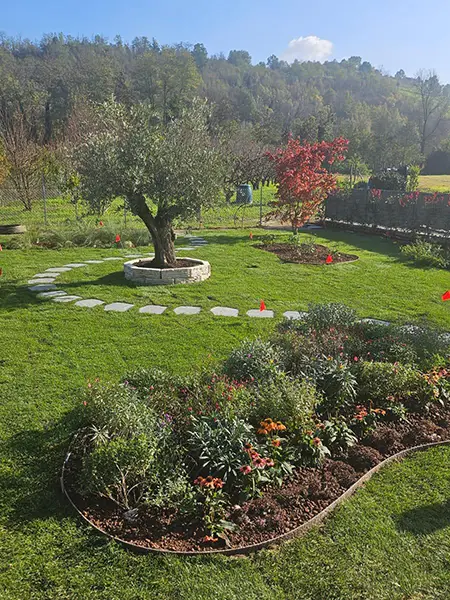 posa-di-manto-verde-e-piante-giardino