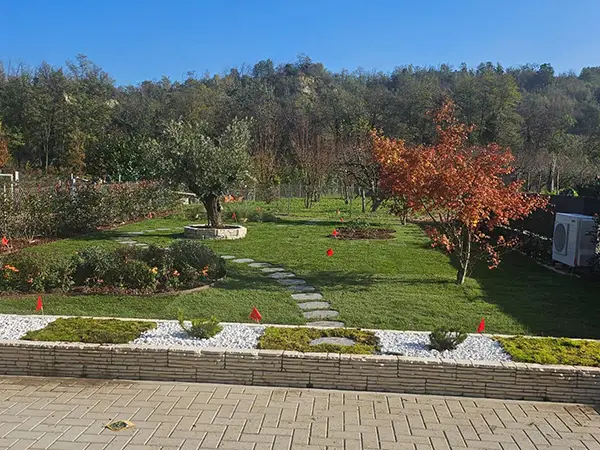 posa-manto-verde-e-fiori-a-san-lazzaro